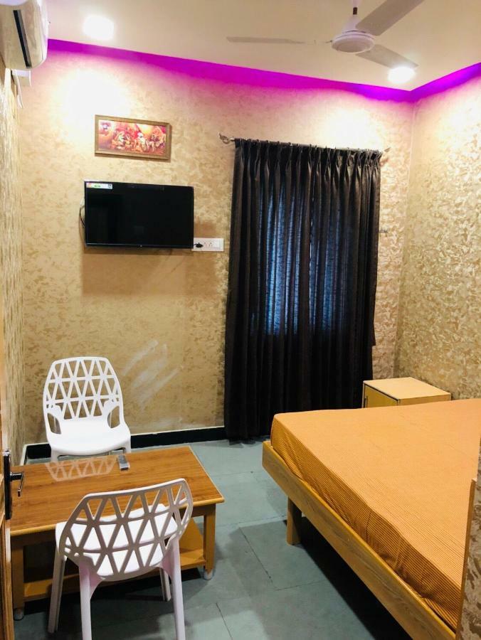 C.M. Hotel Pennagaram Bagian luar foto